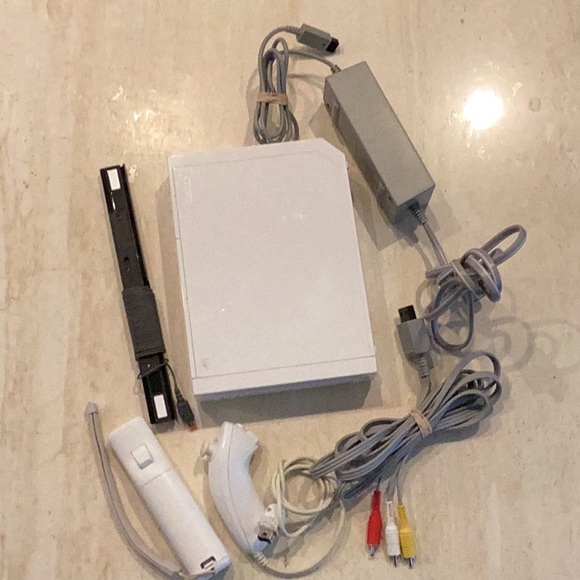 Nintendo Wii Console System & 5 Wii Games Racing Wheel Nintendo RVL-001 Complete - Picture 3 of 16